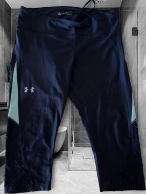 Under Armour Women's Navy Capri Leggings with Light Blue Panels Sz XL